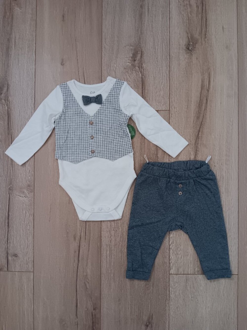 🔥4 for $20🔥C&A Baby Boys Bodysuit Vest Pants Set 3-6M Grey Plaid Bow Tie